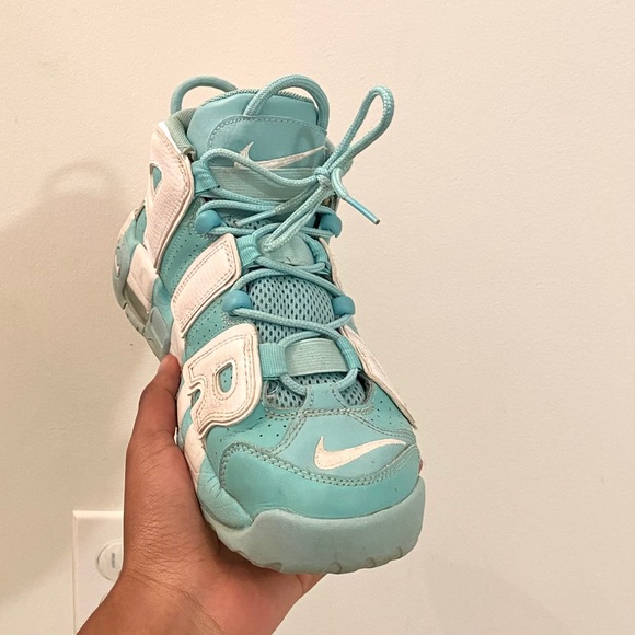 nike air uptempos - Picture 2 of 3